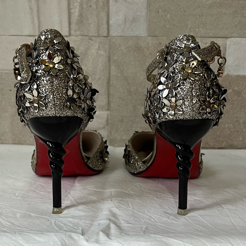 Imported heels with 3D flowers ~ NEW & UNUSED - Picture 3 of 9